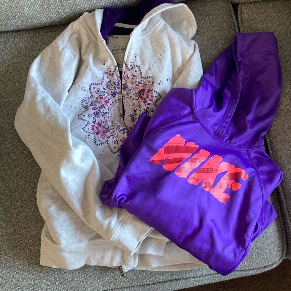 2 sweatshirts/hoodies